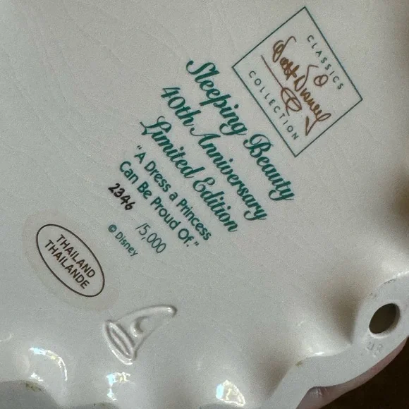 Walt Disney Classic Collection - A Dress a Princess can be proud of 👗 - Picture 8 of 15